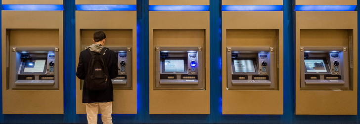ATM staat voor Automated Teller Machine. Het is een geldautomaat die op basis van een debit- of creditcard en een pincode geld verstrekt. In Nederland ook bekend als flappentap, pinnen en geld (uit de muur) trekken.